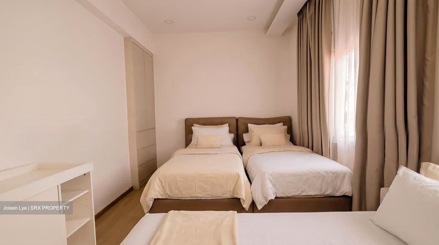 Sixth Avenue (D10), Terrace #612757311